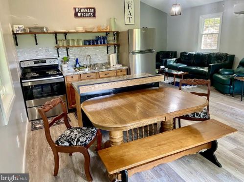 15 Meadow View Dr, Lost City WV 26810-8523 exterior