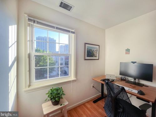 637 Lombard St, Philadelphia PA  19147-1416 exterior