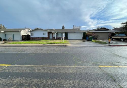148 Elena Ct, Turlock, CA 95380-4233