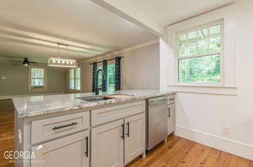 3314 Harris Dr, Atlanta GA  30337-1005 exterior