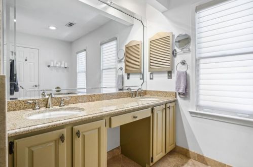 1239 Brookhaven Park Pl, Atlanta GA  30319-4570 exterior