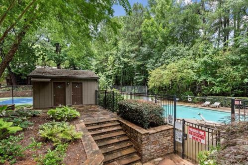 1004 Cumberland Ct, Smyrna GA  30080-8654 exterior