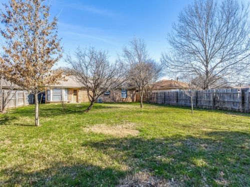 2817 Meadow Dr, Fort Worth TX  76133-7288 exterior