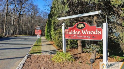226 Hidden Woods Ct, Piscataway NJ  08854-3061 exterior