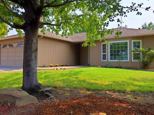 1591 Hancock Ave, Medford, OR 97501-8116