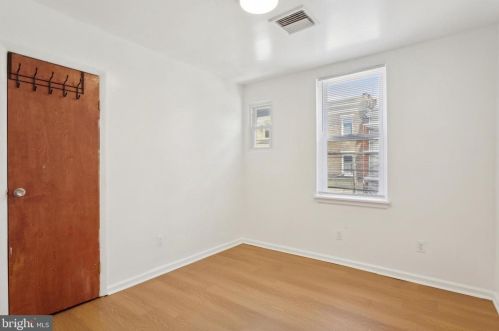 900 5 St, Philadelphia PA 19123-1455 exterior