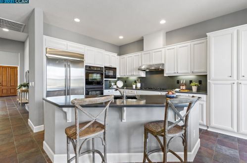 1017 Laurel Tree Dr, Concord CA  94521-5433 exterior