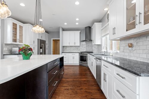 2335 Simsbury Ct, Naperville, IL 60564-9559