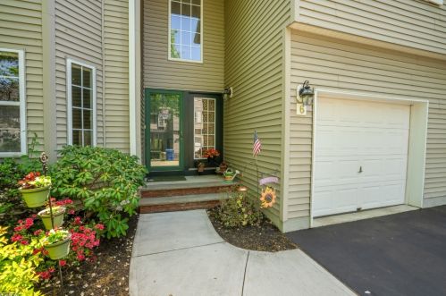 6 Roxiticus Ct, Annandale, NJ 08801-1639