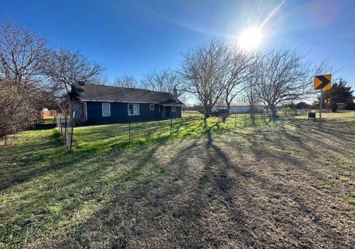 2046 Fm 121, Whitewright TX 75491-7130 exterior