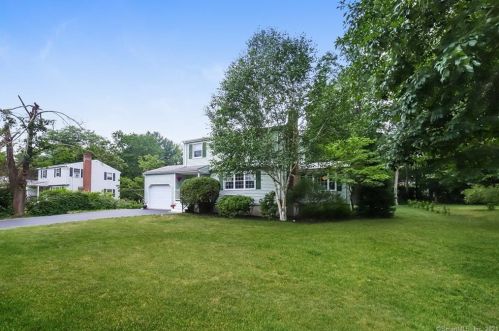 47 Roxbury Ct, Niantic, CT 06357-1328
