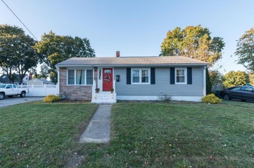47 Marblehead St, Warwick, RI 02889-4253
