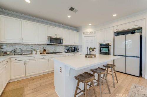 18458 Lakepointe Dr, Riverside CA  92503-0252 exterior