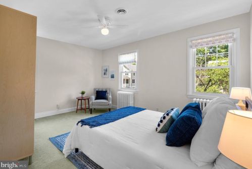 800 Easley St, Silver Spring MD 20910-4587 exterior