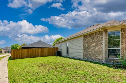 9901 Amaryllis Ln, Fort Worth TX  76108-6507 exterior