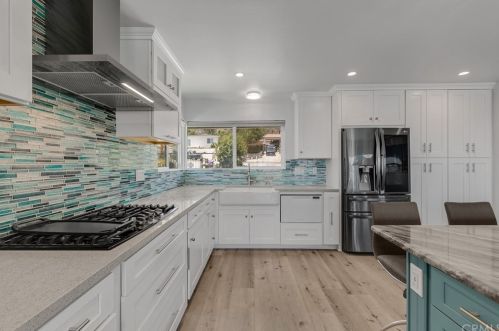 450 25 St, Upland CA 91784-8338 exterior