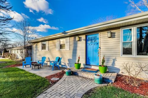 3936 Kenwood Ave, Gurnee, IL 60031-2834