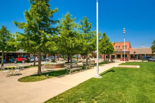 1508 Jackson St, Carrollton TX 75006-6255 exterior