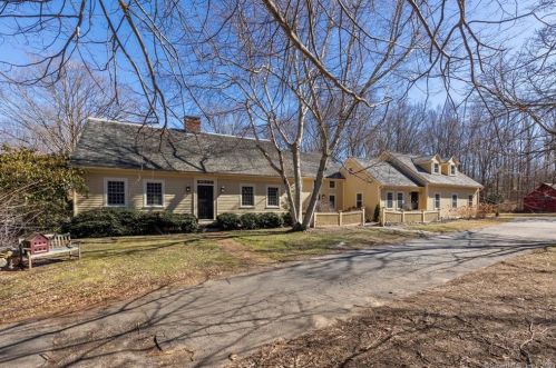 76 Church Hill Rd, Gales Ferry, CT 06339-1303