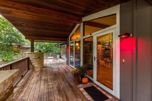 910 Barton Woods Rd, Atlanta GA  30307-1308 exterior