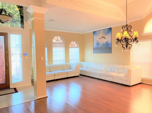 1806 Canoe Way, Carrollton TX  75010-2089 exterior