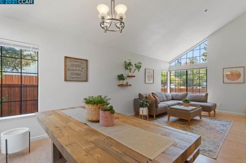 2649 Wellington Ct, Concord CA  94520-1124 exterior