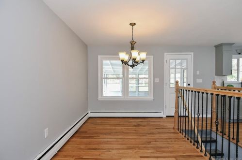 10 Cobblers Ct, Niantic CT  06357-1310 exterior