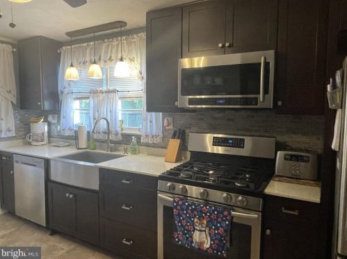 160 Crest Ave, Trenton NJ  08690-2104 exterior