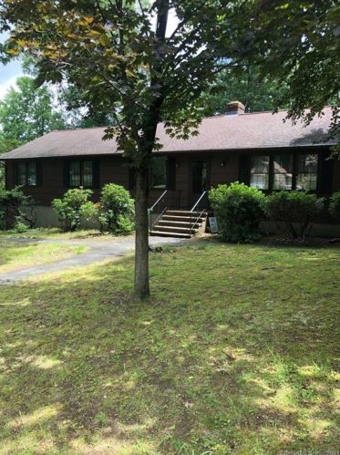 10 Bonnie Brook Dr, Huntington, CT 06484-5724