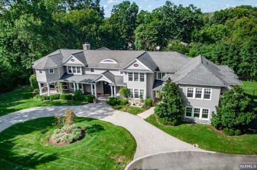 1021 Hillcrest Rd, Ridgewood, NJ 07450-1030
