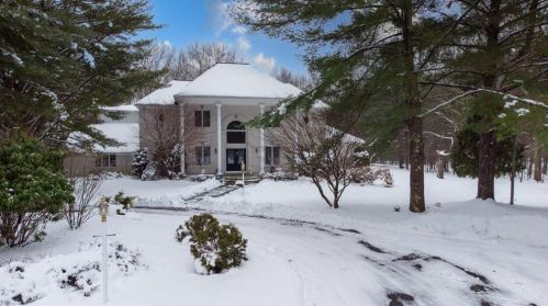520 Shippeetown Rd, Warwick, RI 02818-1122