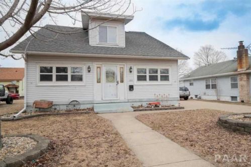 1303 State St, Pekin IL  61554-3675 exterior