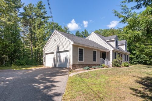 77 Washington Dr, Wakefield, NH 03830-3906