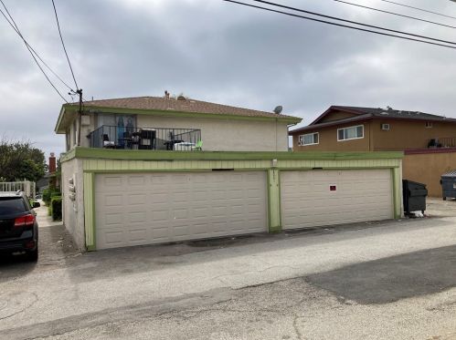 1061 Springfield St, Upland CA 91786-2633 exterior