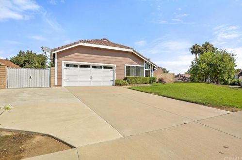 6880 Rycroft Dr, Riverside CA  92506-5317 exterior