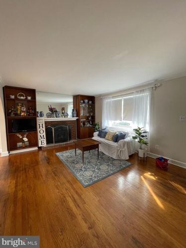 5913 Amherst Ave, Springfield, VA 22150-3226