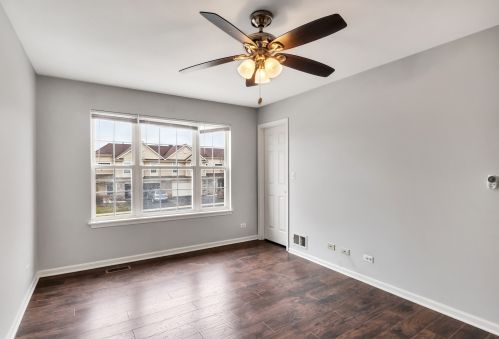 590 Yorkshire Ln, Pingree Grove IL  60140-9159 exterior