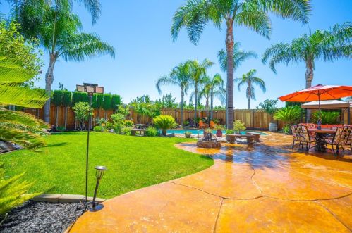 1746 Fir Dr, Los Banos CA 93635-5236 exterior