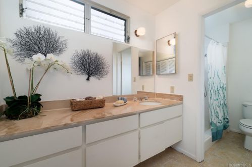 1015 Wainiha St, Honolulu HI  96825-2725 exterior