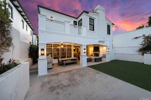 1412 Laurel Ave, Manhattan Beach, CA 90266-4902