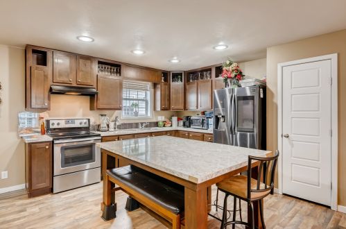 828 8th St, Northfield, IL 60093-2812