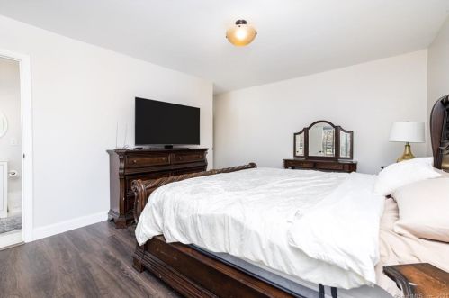 28 Bonita Dr, Huntington CT  06484-5106 exterior