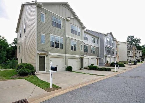 1693 Liberty Pkwy, Atlanta GA  30318-9386 exterior