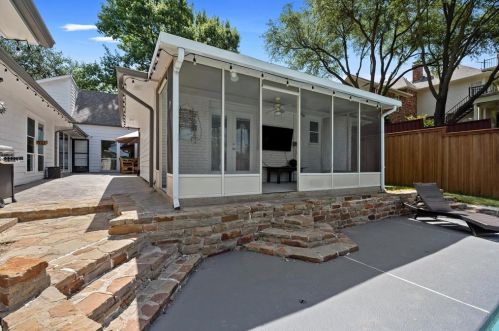 7305 Crofton Dr, Dallas TX  75231-4807 exterior