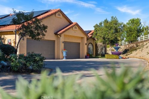 40107 Calle Breve, Temecula CA  92592-8692 exterior