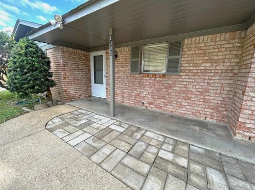 1005 Windswept Dr, Conroe TX  77301-1145 exterior
