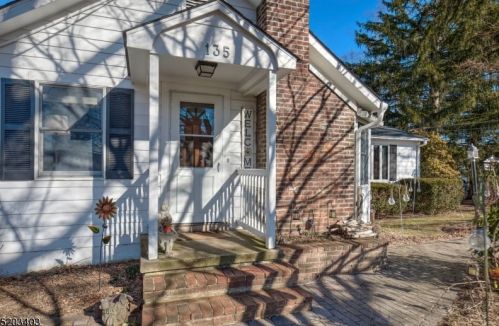 135 Fairmount Rd, Califon, NJ 07830-3113