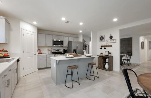 1817 Columbia Dr, Los Banos, CA 93635-5371