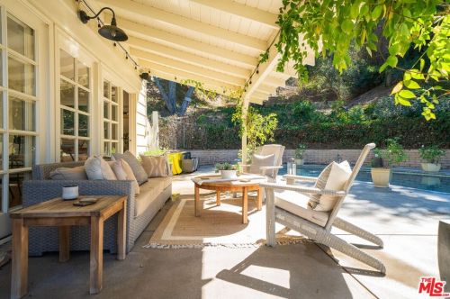 2660 Glenoaks Blvd, Glendale CA  91206-3107 exterior