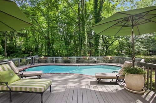 4660 Hitching Post Trl, Atlanta GA  30342 exterior